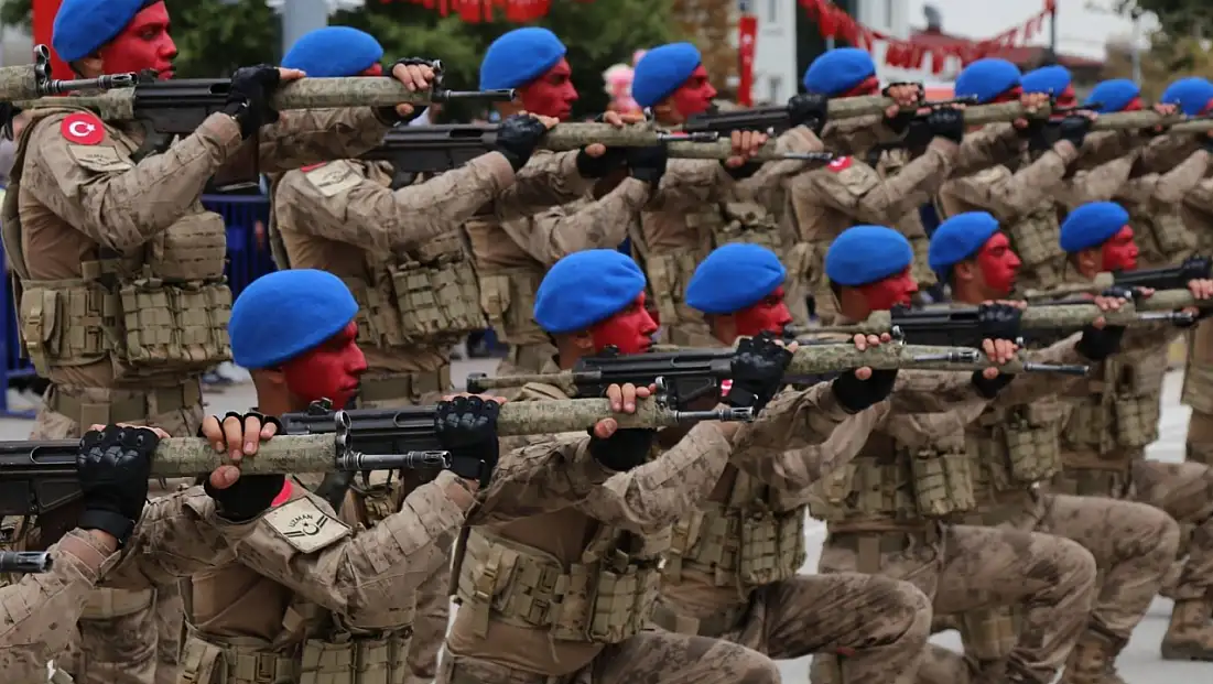 30 Ağustos’ta jandarma komandolardan nefes kesen gösteri!
