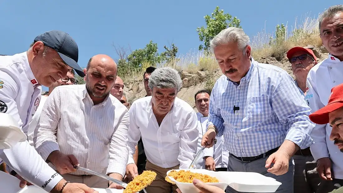 648 yıllık gelenek Melikgazi'de yaşatıldı: Başkan Palancıoğlu vatandaşlarla aynı sofrada buluştu