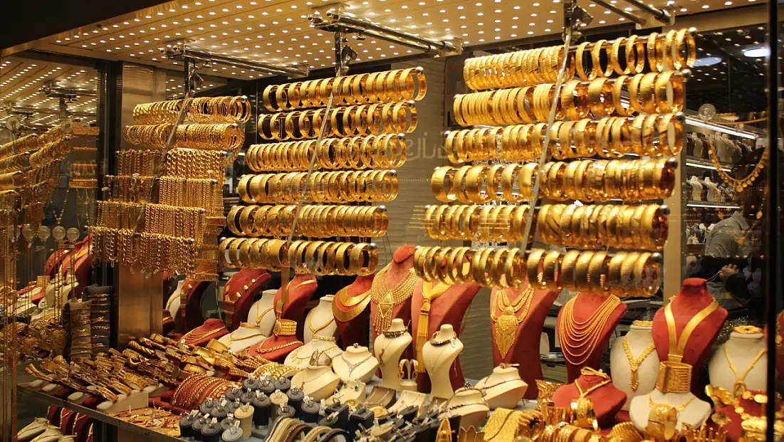 Altın ve gümüşte dalgalanma! Kayserili sarraf son durumu anlattı