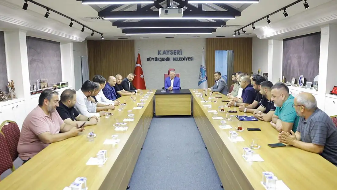Başkan Büyükkılıç’tan Erciyes 38 FK’nın yeni yönetimine tam destek