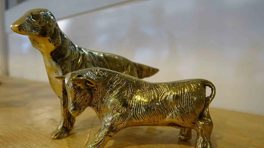 5 çocuk annesi bronz dökümü sanata dönüştürüyor