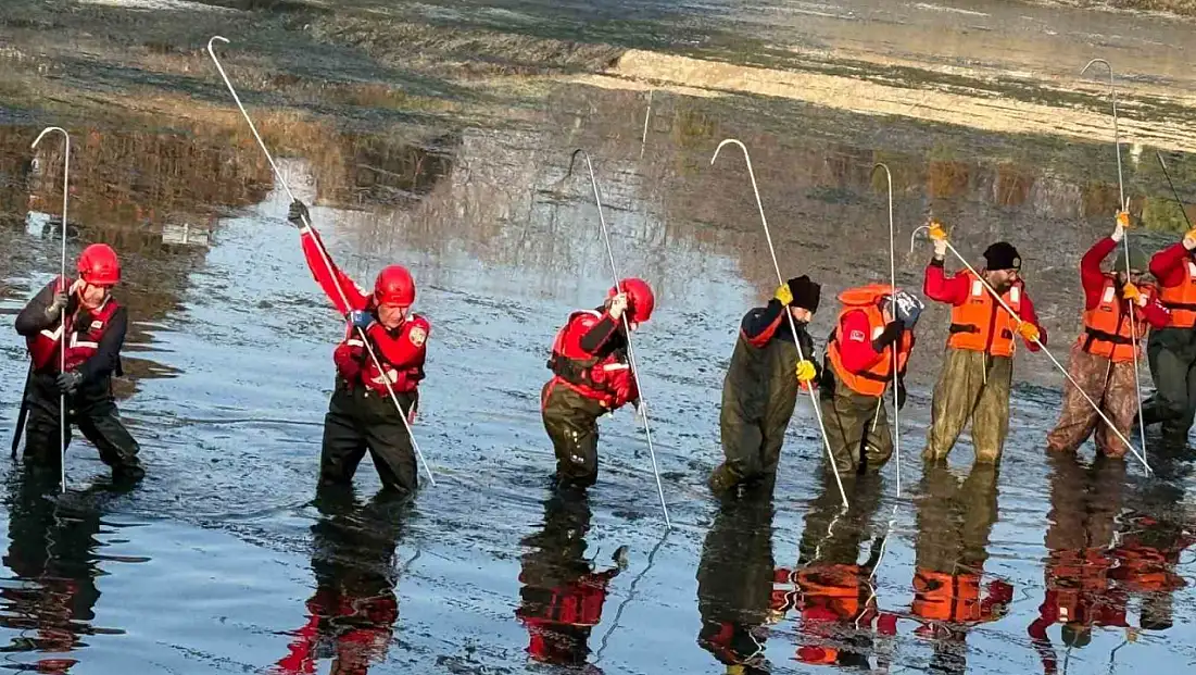 Kayıp öğretmen Tuncay Arslan için suda arama çalışması