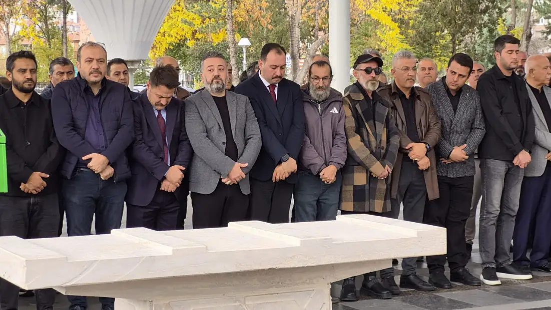 Gazeteci Ağaşe’lerin annesi toprağa verildi!
