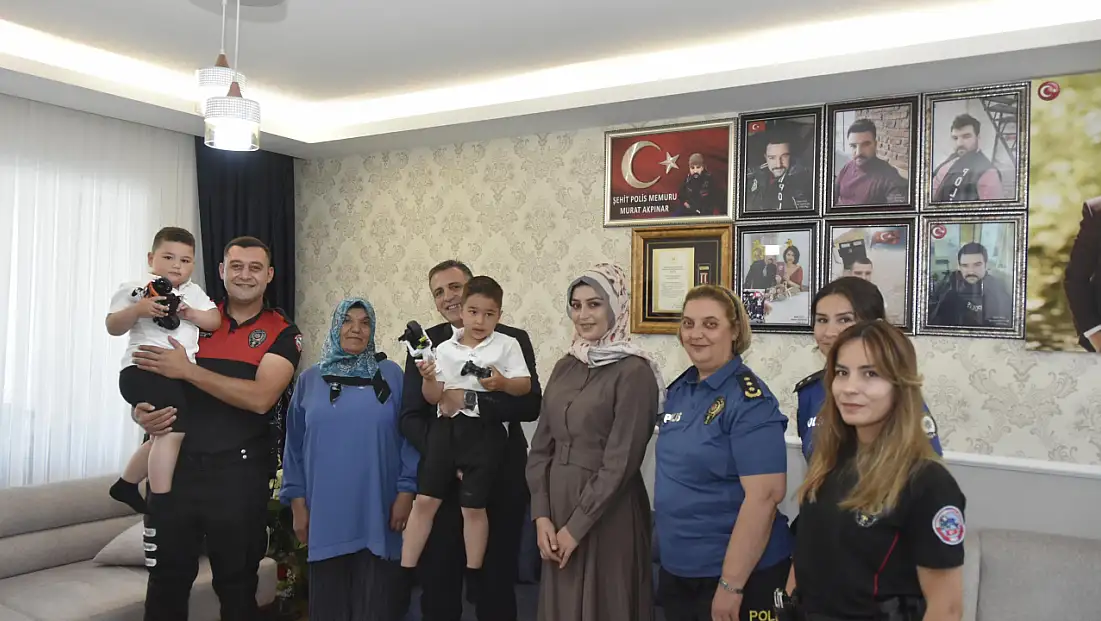 İl Emniyet Müdürü Aydın'dan vefalı davranış: Hem geçmiş olsun hem de kutlama ziyareti...