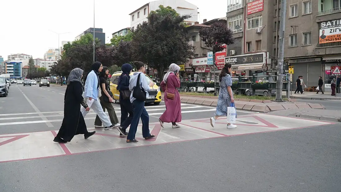 İnönü Bulvarında önemli değişiklik: 3 Yaya geçidi kaldırıldı!