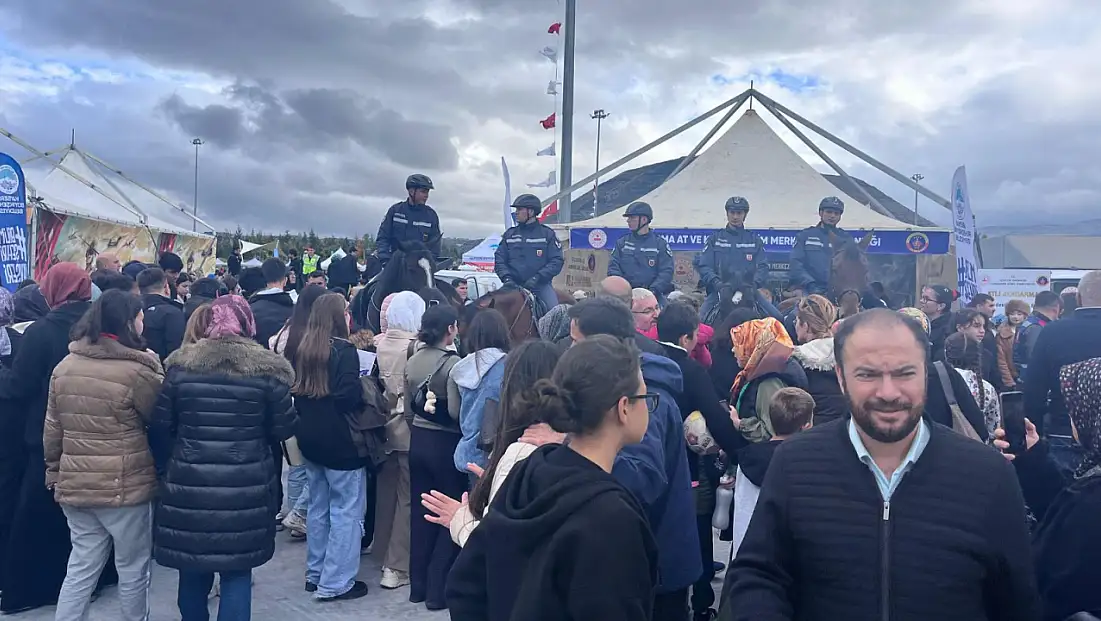 Kayseri Millet Bahçesi'nde jandarma rüzgarı esti!