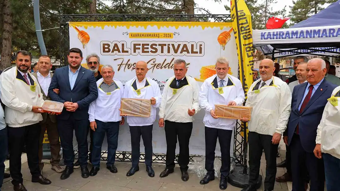 Bal festivalinde 1 kilogram bal yiyen yarışmacı birinci oldu