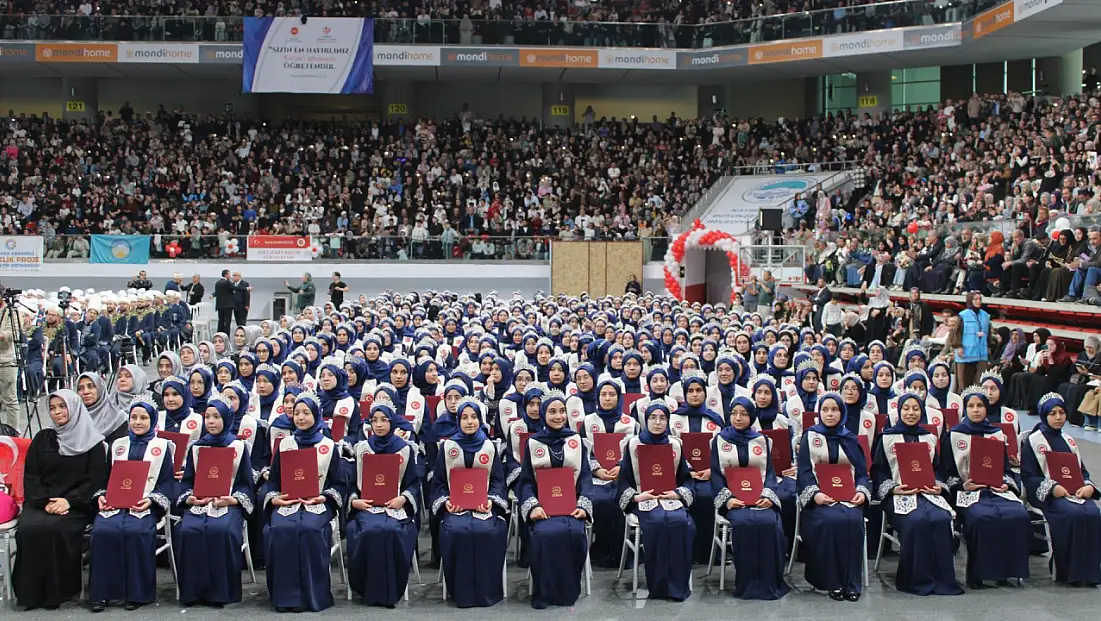 Kayseri’de 738 hafıza icazet töreni: Hayatını kaybeden Nurcan Dulkar unutulmadı