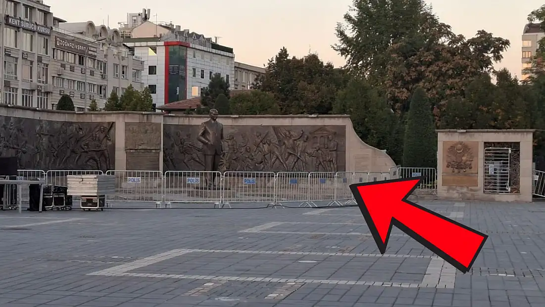 Kayseri’de Atatürk Anıtı’nın önünü neden kapattılar?