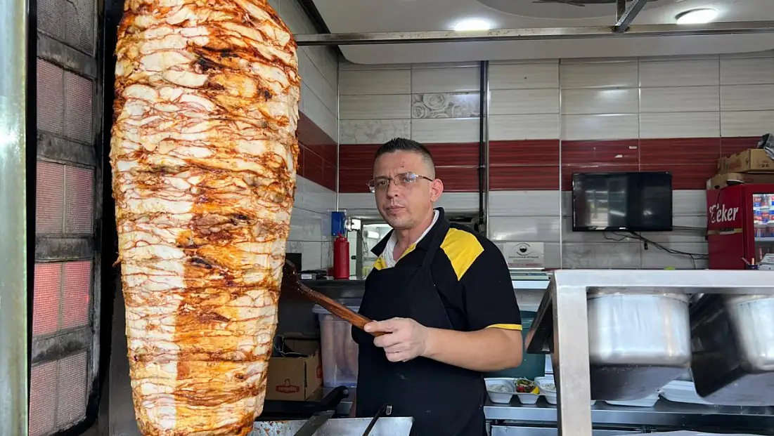 Kayseri’de dönercilerin yaz sıcağında zorlu mesaisi