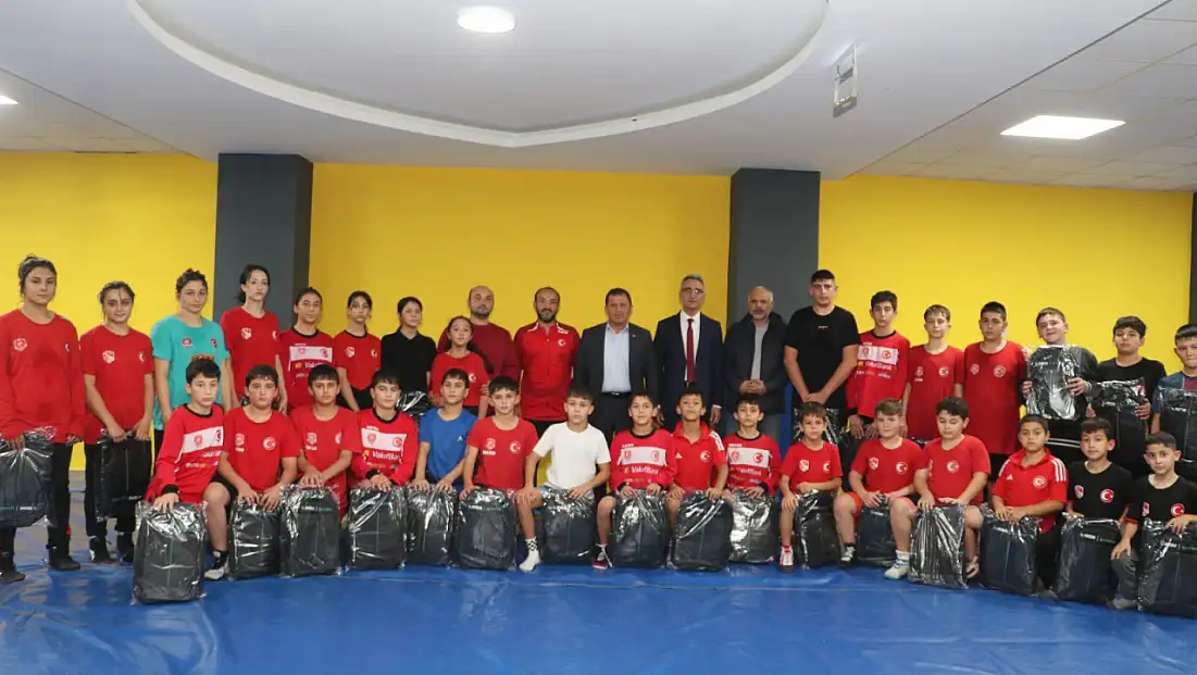 Kayseri’de genç sporculara destek! ERVA Spor Kulübünde dikkat çeken ziyaret