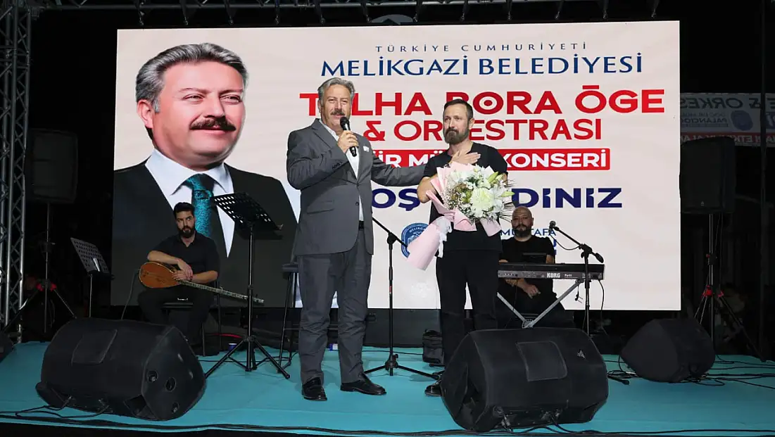 Kayseri’de şiir ve türküler geceye damga vurdu! Talha Bora Öge’den unutulmaz konser