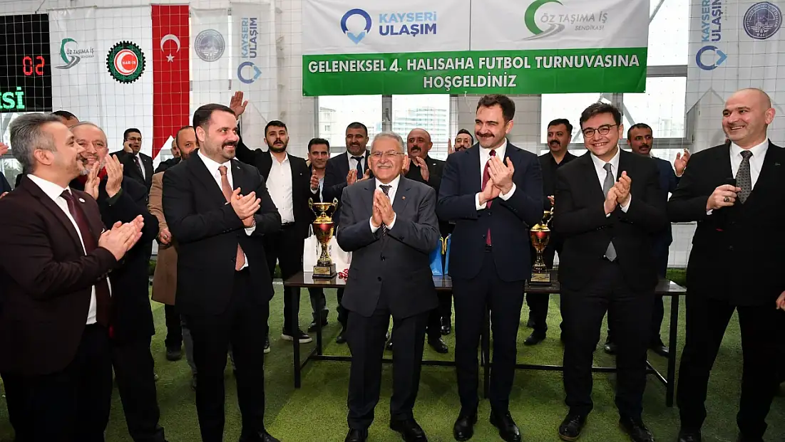 Kayseri’de sözleşme sevinci sahaya taştı: Başkan da tribündeydi