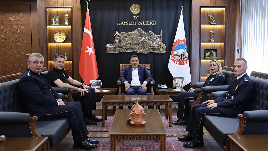 Kayseri'de terfi eden emniyet müdürleri Vali Çiçek'i ziyaret etti!