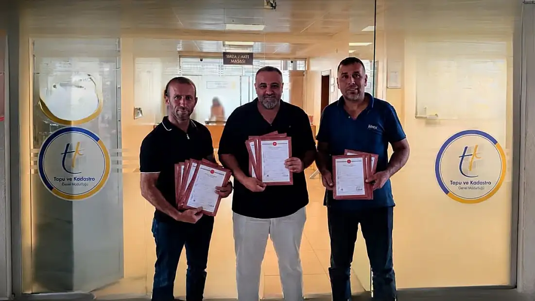 Kayseri'de yıllardır beklenen an! Esnafa peş peşe tapu teslimi başladı