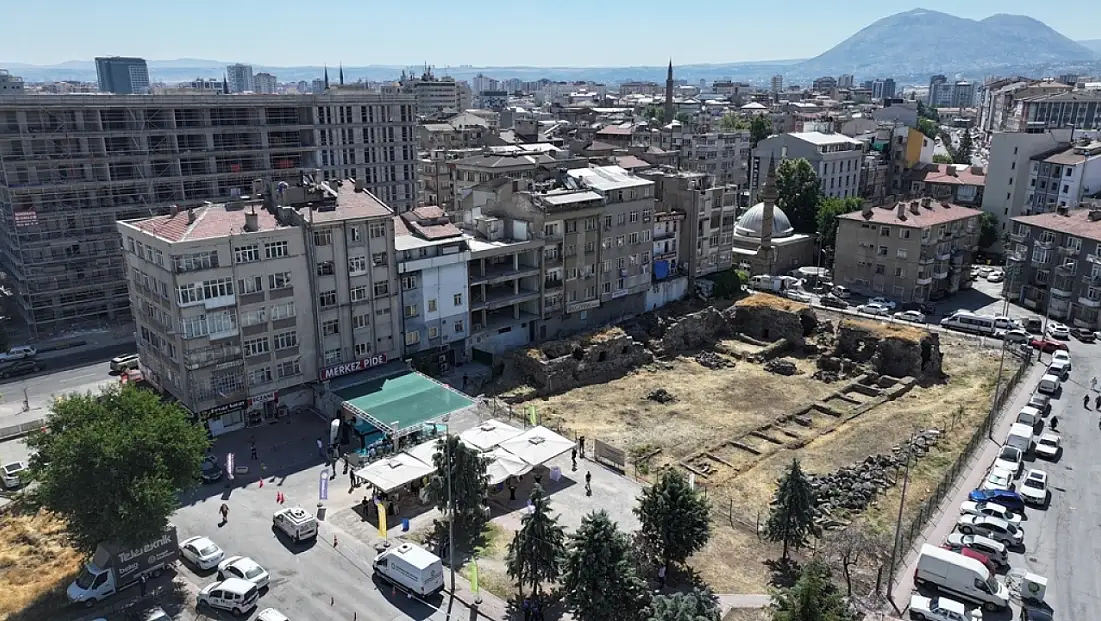 Kayseri'nin merkezindeki tarihi medresede çalışmalar neden durdu?