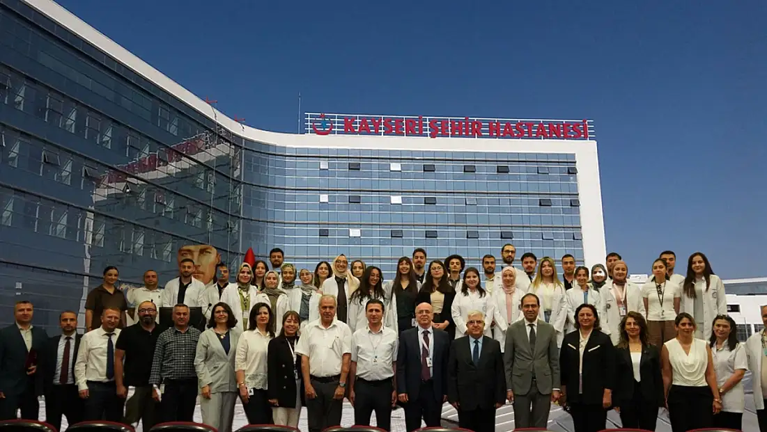 Kayseri Şehir Hastanesi'nde intörn doktorlar için önemli gün: Yeni dönem başladı!