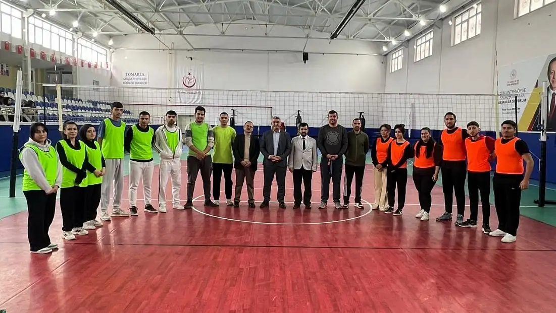 Kayseri Üniversitesi Tomarza MYO’da fileler gerildi, rekabet başladı