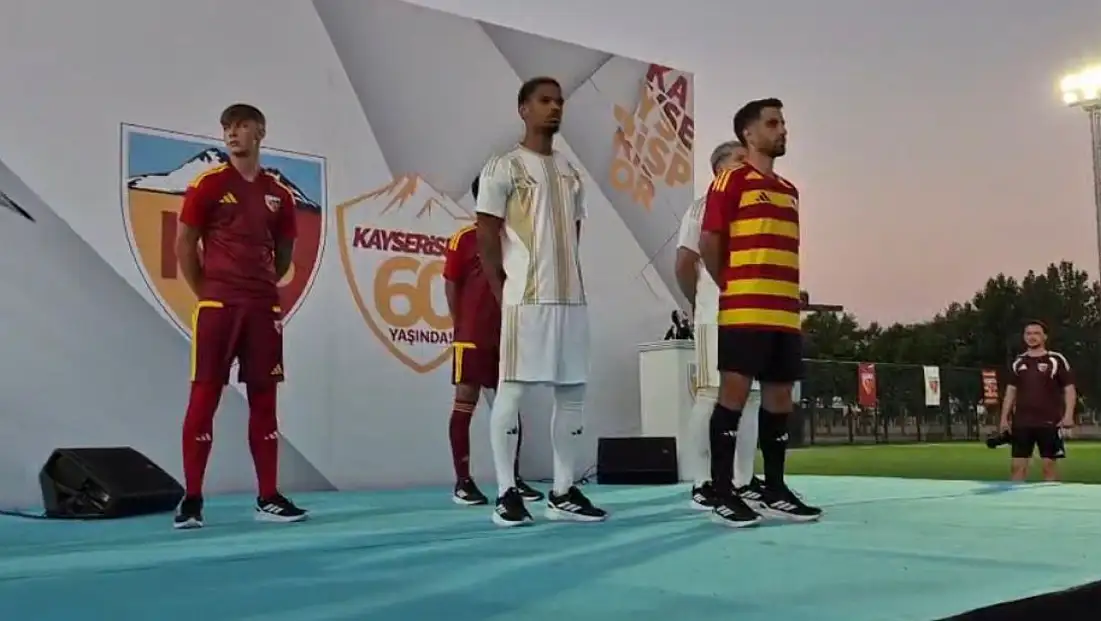 Kayserispor’un yeni sezon formaları tanıtıldı