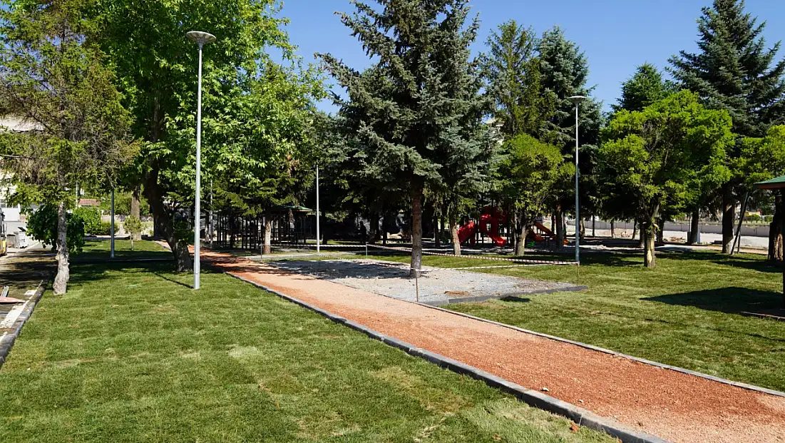 Melikgazi'de parklar yenileniyor: Yaz aylarının vazgeçilmez mekanları...