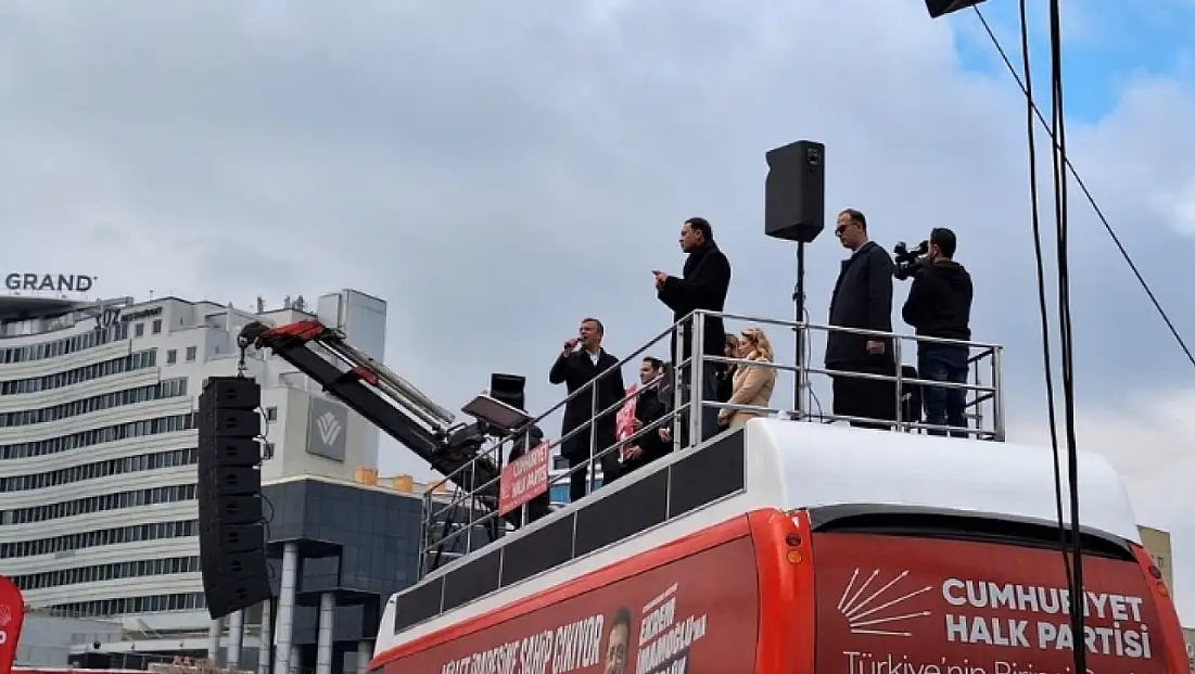 Özgür Özel Kayseri’de nasıl çıkış yaptı? Mitingde dikkat çeken anlar