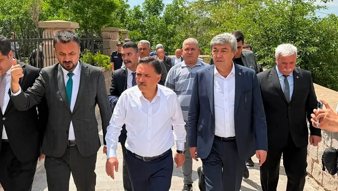 Pınarbaşı için sahaya indiler: Vali Çiçek ve Vekil Ataş projeleri ele aldı!