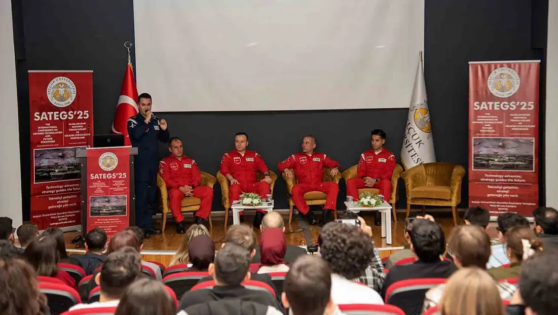 Türk Yıldızları, Selçuk Üniversitesinde öğrencilerle bir araya geldi!