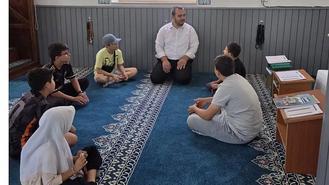 Yaz Kur’an kurslarında anlamlı buluşma! Müftü Yelatan öğrencilerle bir araya geldi