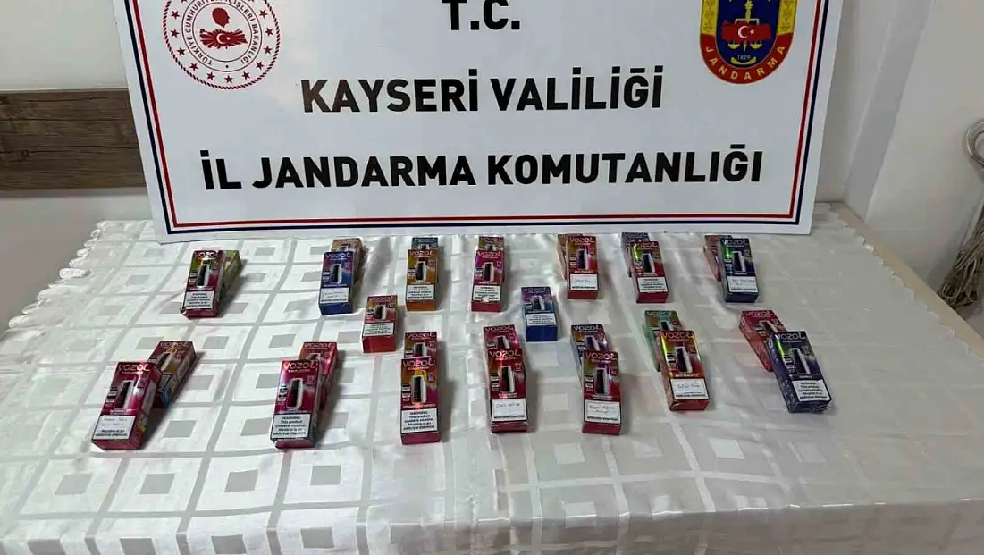 Kayseri’de yol kontrolünde binlerce kaçak ürün yakalandı