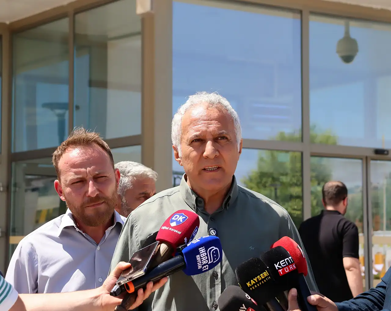 Kayseri Şehir Hastanesi önünde tepki dolu açıklama: ''Bu insanları ifşa etmeye devam edeceğiz''