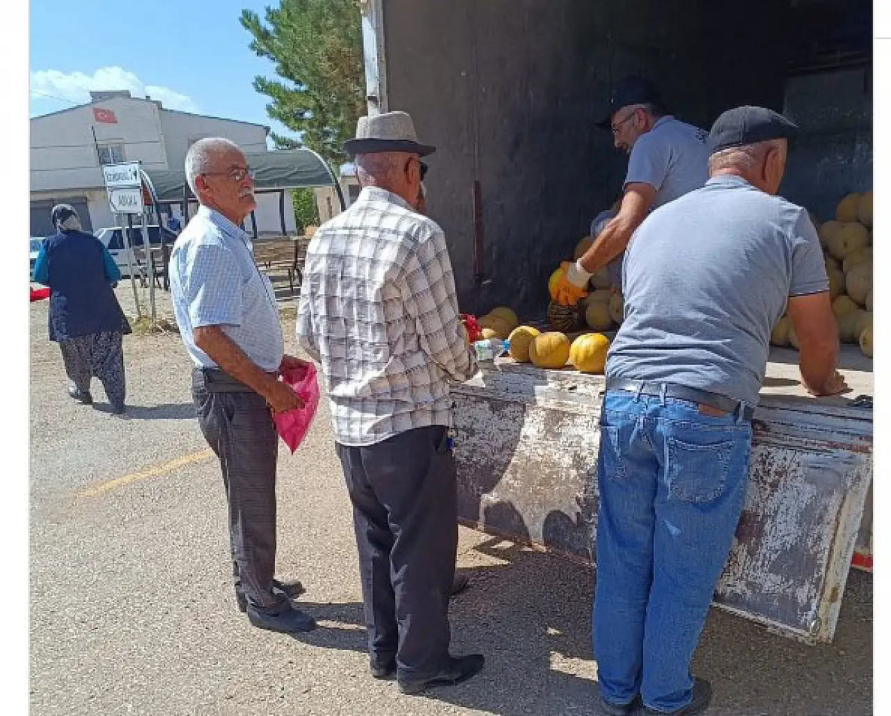 Kayseri'nin o ilçesinde her hafta ücretsiz meyve dağıtılıyor
