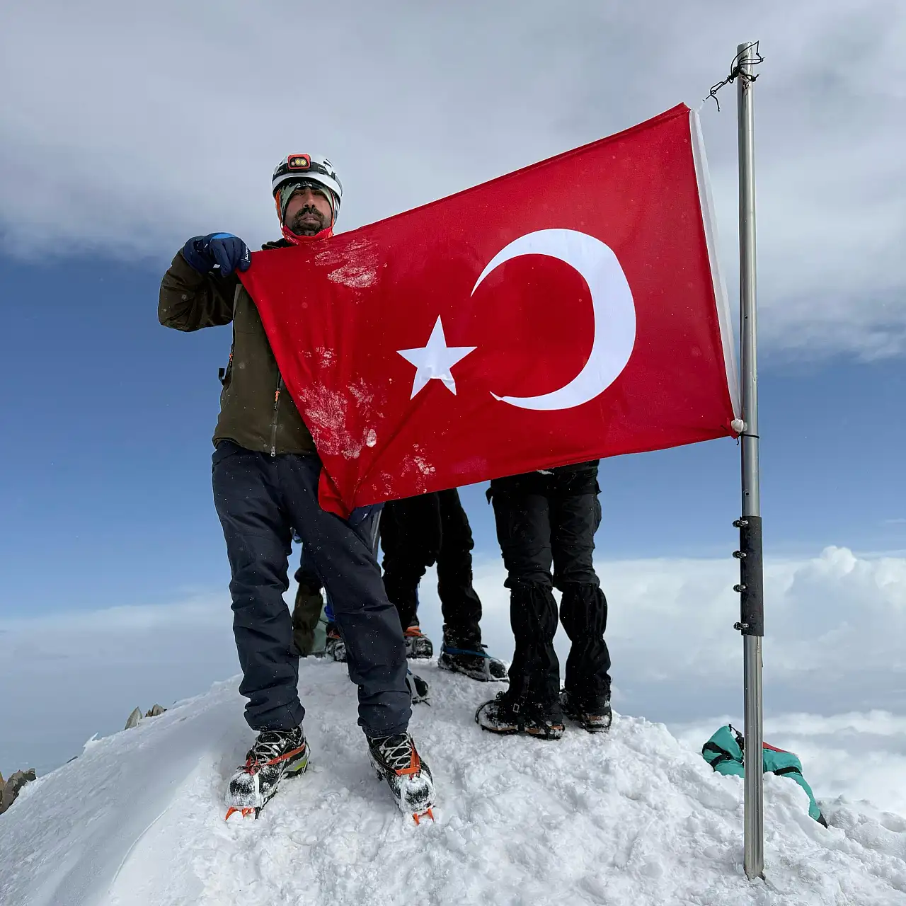 Erciyes Dağında nefes kesen başarı: 13 saatle tarihe imza attı!