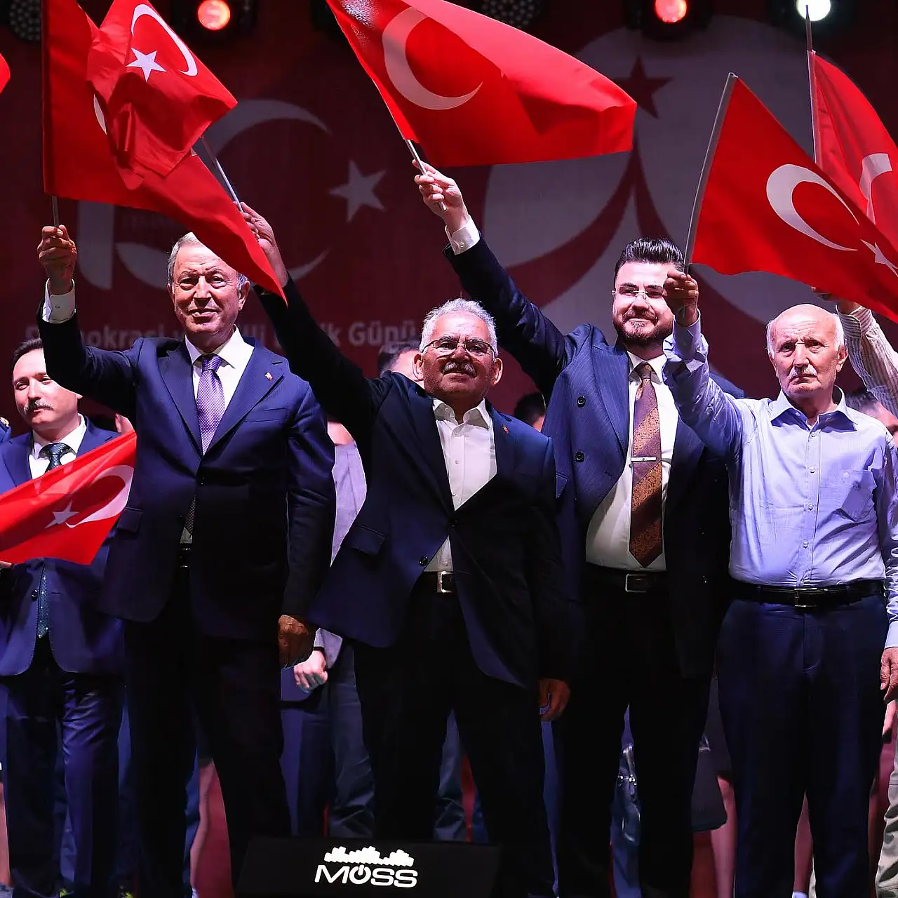 Kayserililer 15 Temmuz ruhu ile meydanları doldurdu!