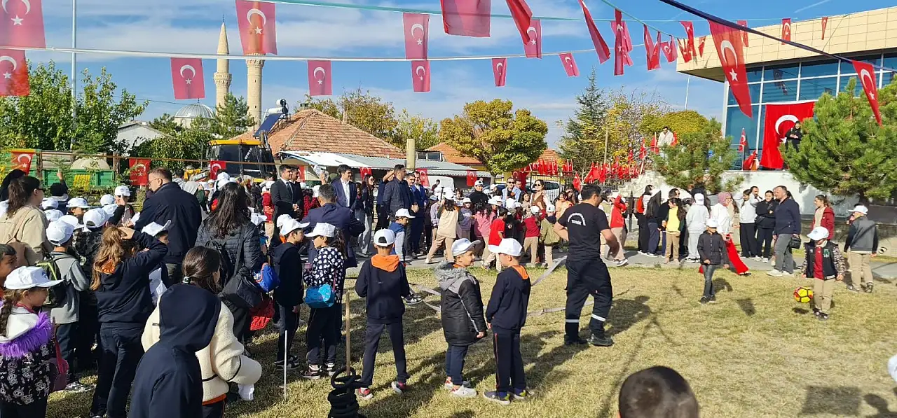 Kayseri'nin ilçesinde Cumhuriyet coşkusu!