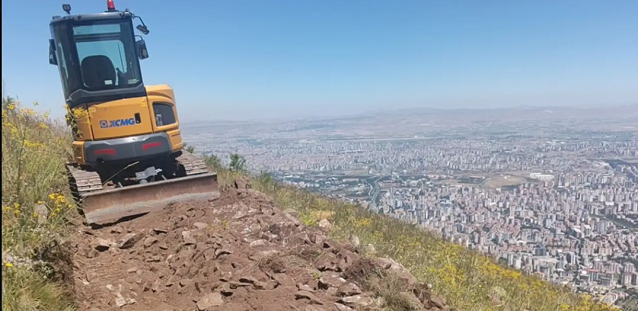 Kayseri'de iş makineleri Ali Dağı'nın yamaçlarına çıktı