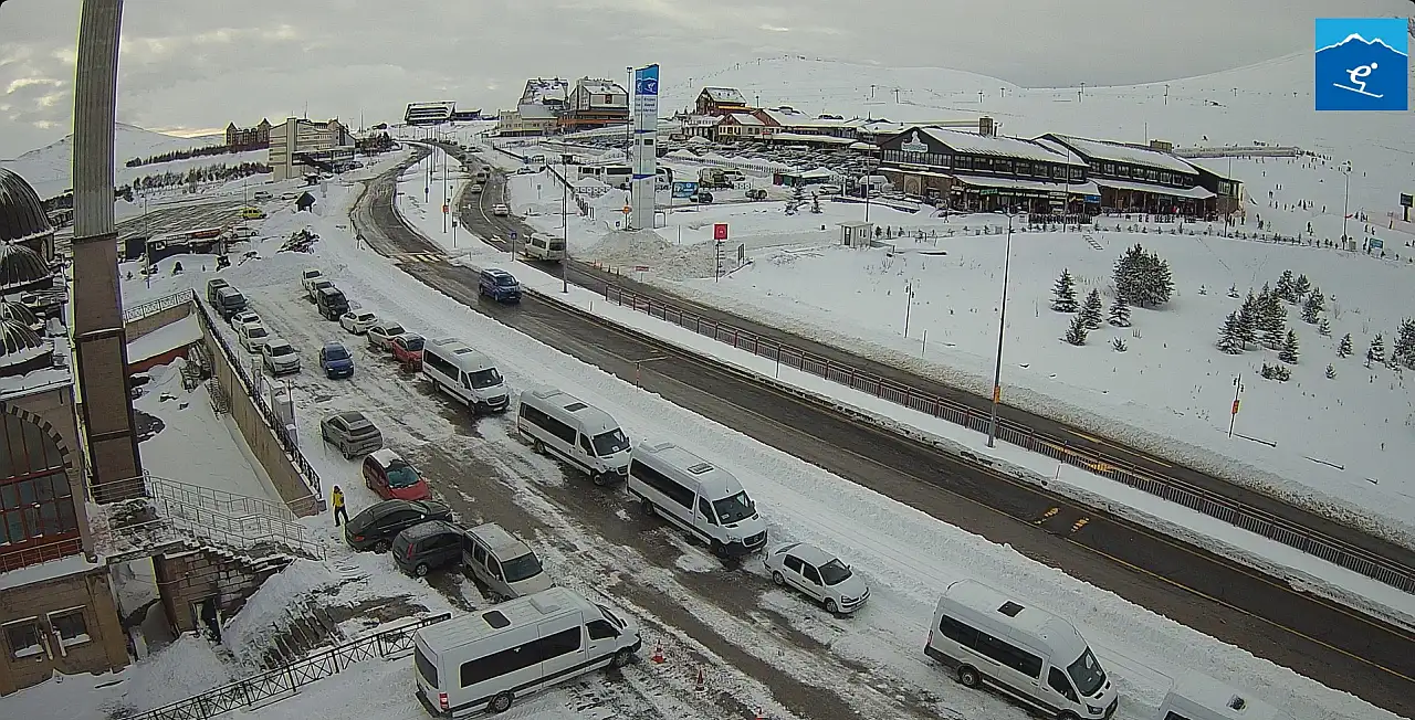 Erciyes Kayak Merkezi'nde kar kalınlığı kaç santimetreye ulaştı?