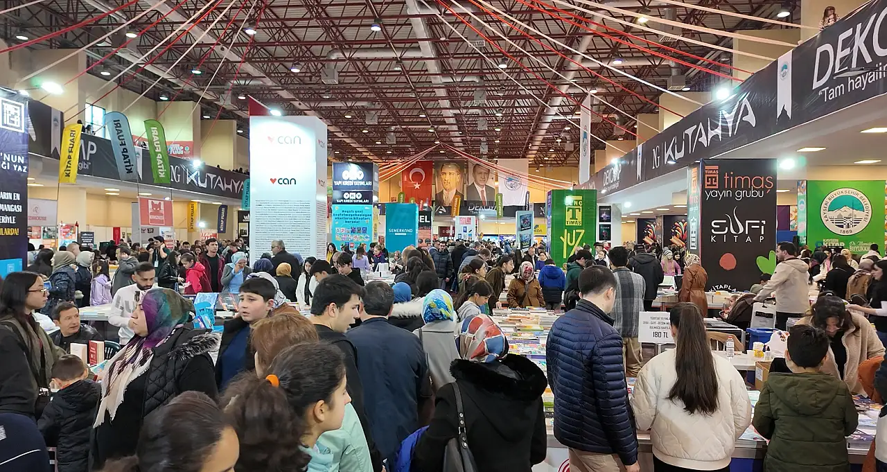 Büyükşehir'in 8. Kayseri Kitap Fuarı ilk 3 günde 269 bin kişiyi ağırladı