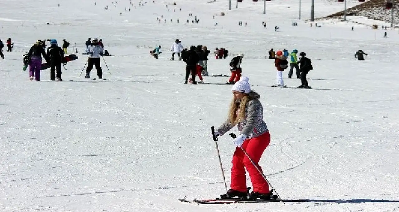 Türkiye yazı konuşuyor Kayseri hâlâ kayak yapıyor