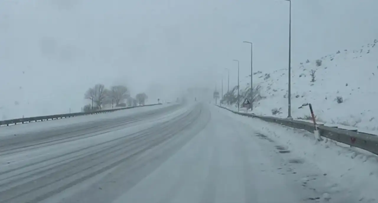 Kayseri'de kar yağışı başladı! Yollar ne durumda?
