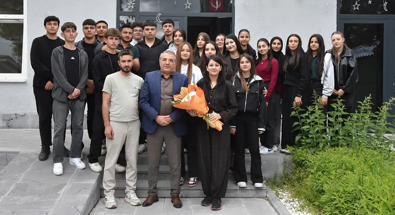 Kayseri'nin o ilçesinde dikkat çeken gençlik hamlesi! Başkan peş peşe sahaya indi