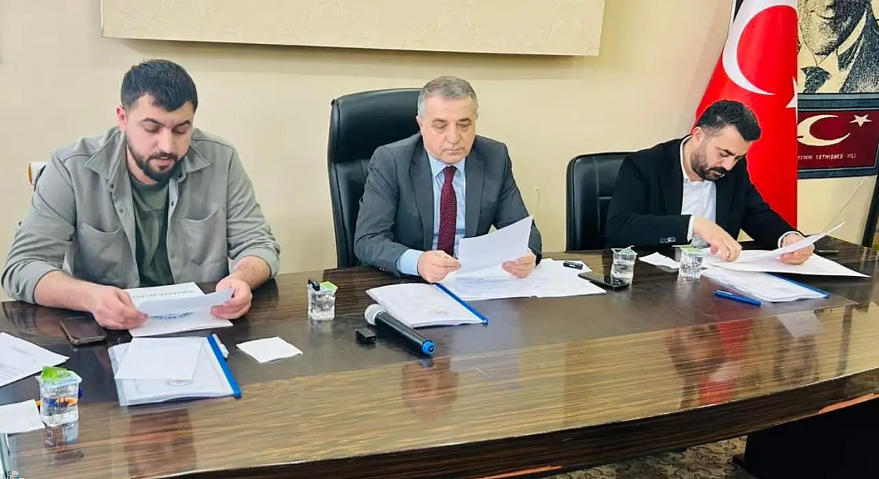 Mecliste sürpriz gelişme! İki isim partisinden ayrıldı