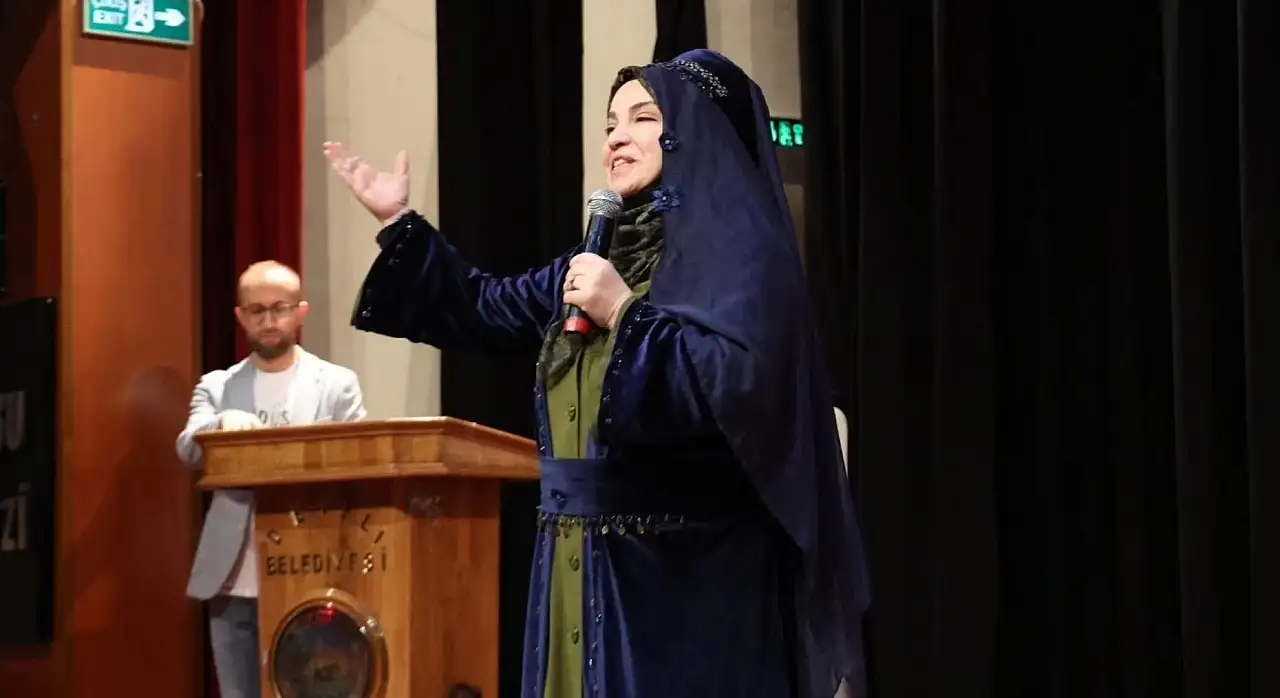 Develi'de söyleşi programı yoğun ilgi gördü
