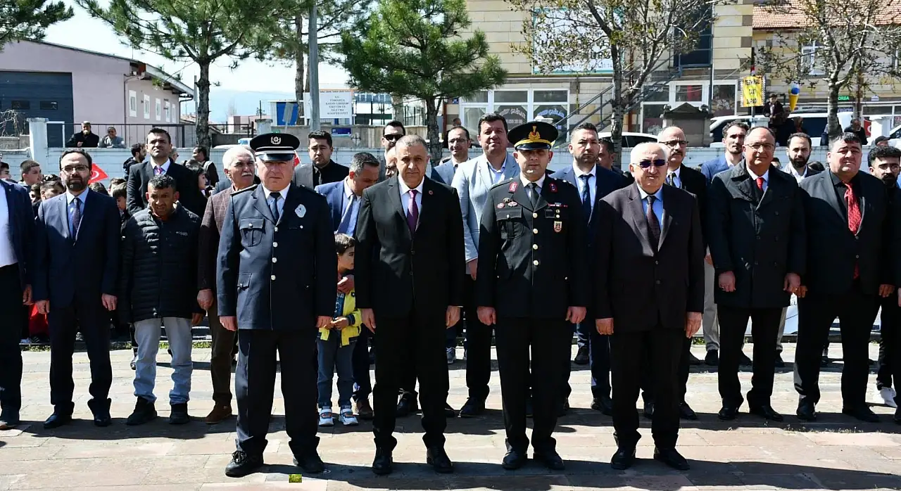Tomarza'da 23 Nisan törenle başladı: İlk adres Hükümet Konağı önü!