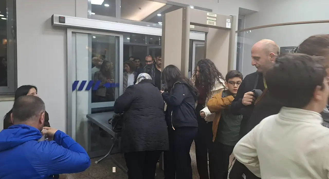 Kayseri Devlet Tiyatrosu'nda yeni uygulama: Salona girişte dikkat çeken değişim
