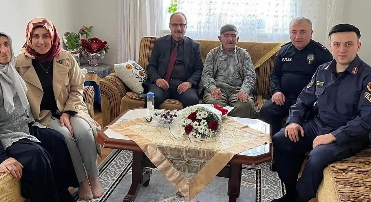 Anneler Günü'nde yürek burkan ziyaret