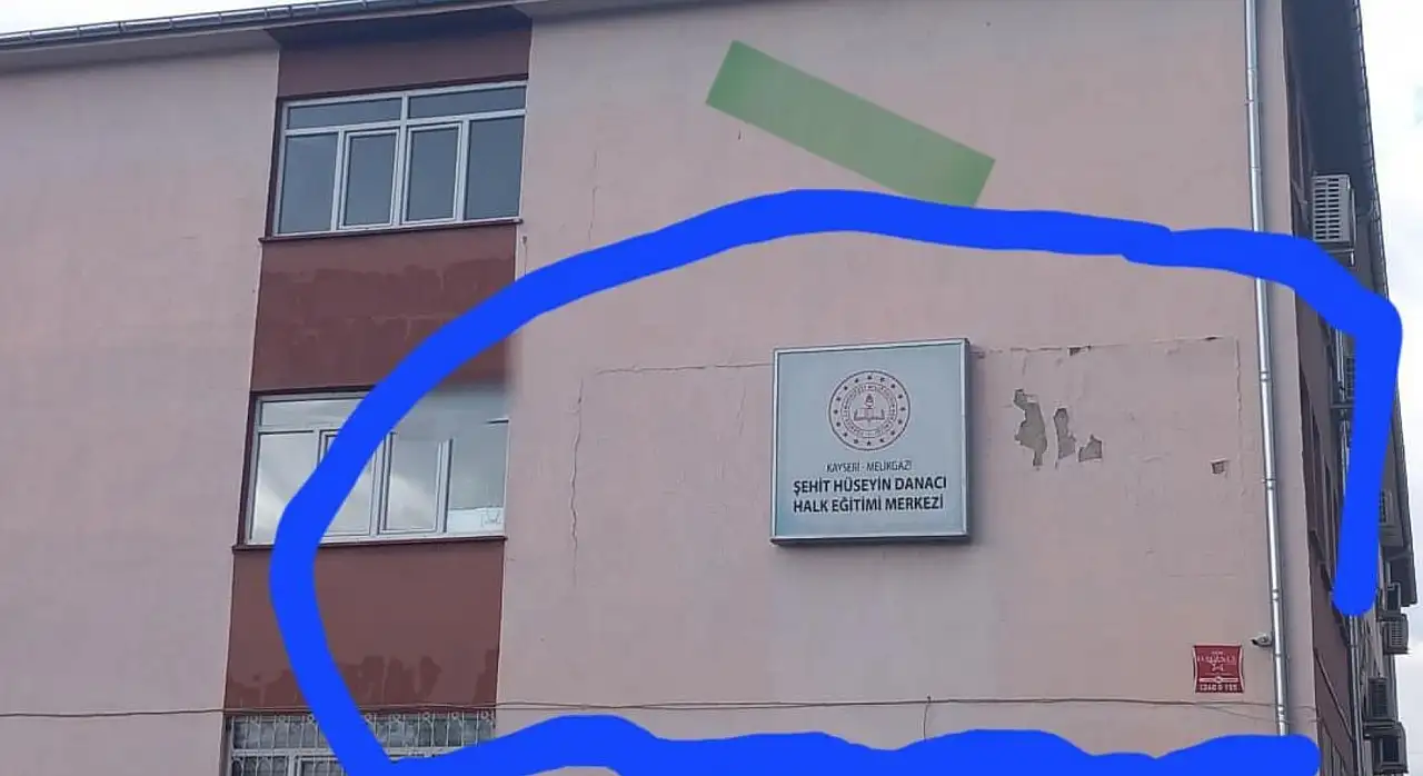 Kayseri'de o okul için deprem endişesi! Gözler binadaki izlere çevrildi