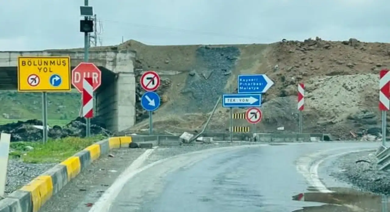 Kayseri'de sabır taştı! 'Birilerinin ölmesi mi bekleniyor?'