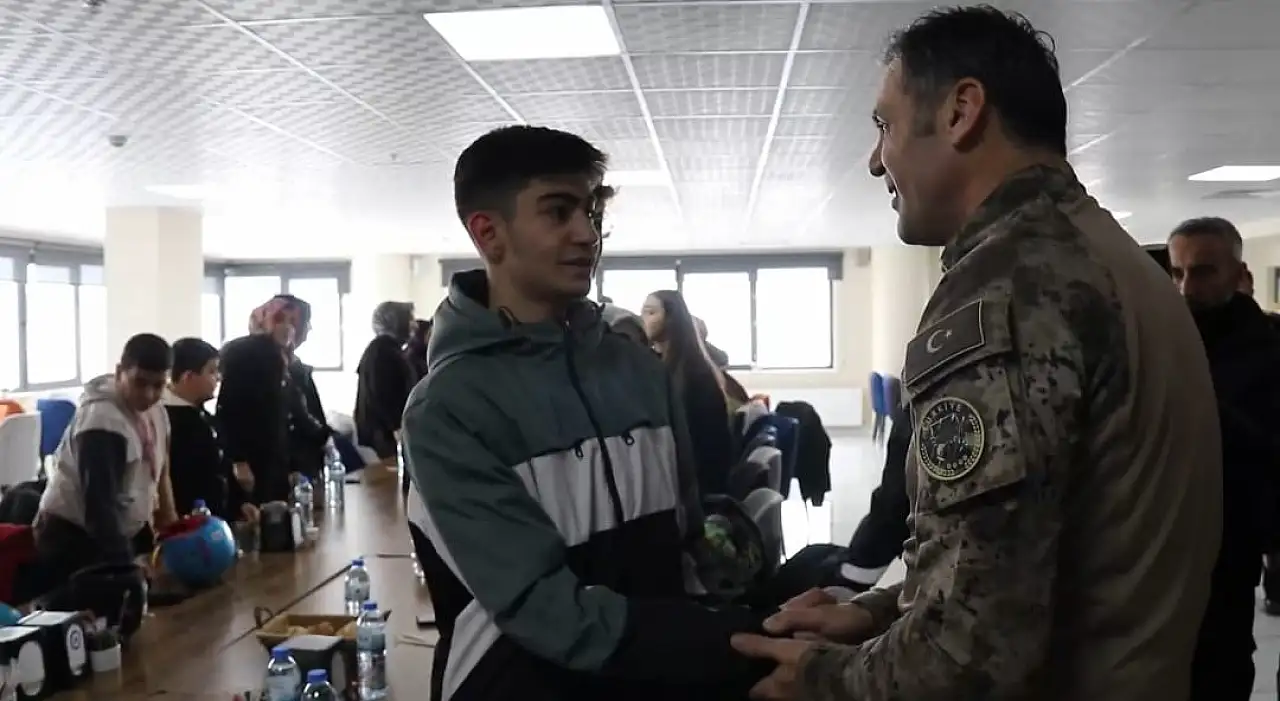 Kayseri Emniyetinden anlamlı etkinlik: Şehit çocuklarına kayak eğitimi