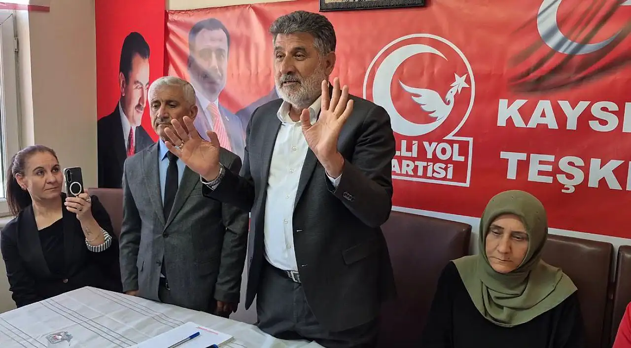 Kayseri'de dikkat çeken çıkış! 'Her çocuk borçla doğuyor'