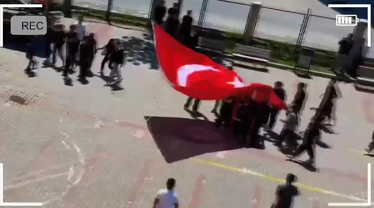 Kayseri'de öğrenciler büyük alkış topladı - Sosyal deneyi geçtiler!